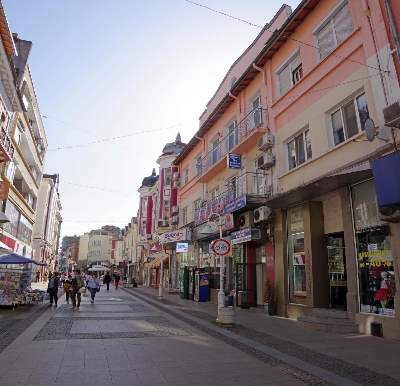 Стаи За Гости "Централ" Фамилни Стаи & Апартаменти Gabrovo Bagian luar foto